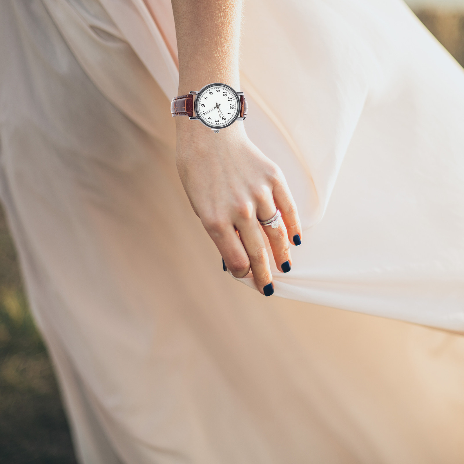 Stilvolle, zarte Damen-Quarzuh – Luxury Watch Shop Bewertung und Preis
